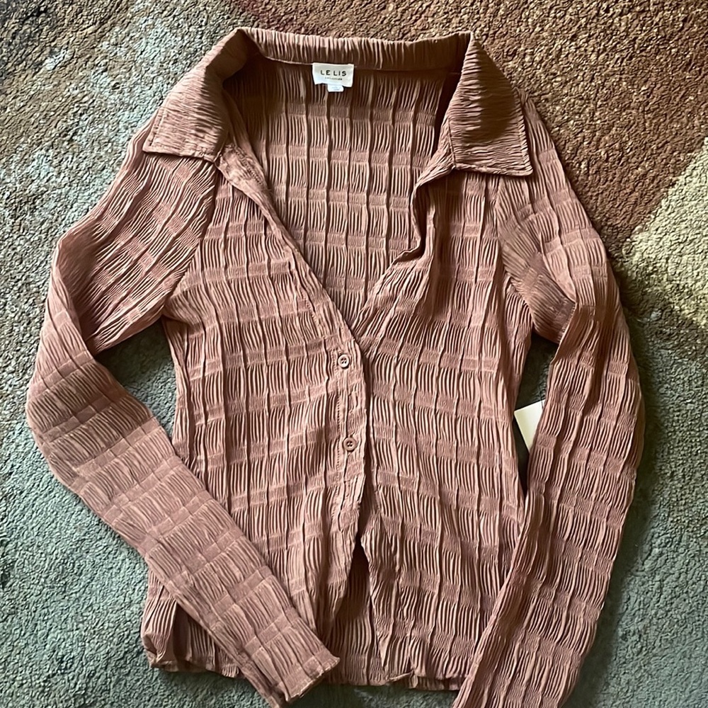 BUTTON UP TOP - Picture 1 of 1
